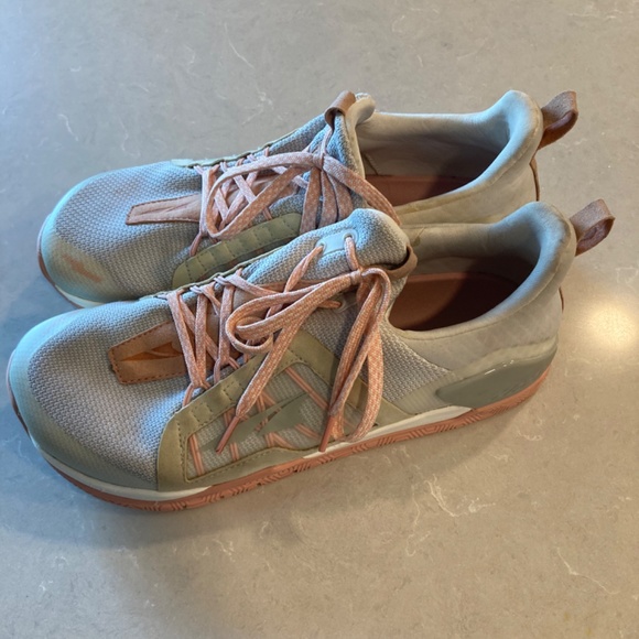 Altra Women's Athletic Shoes - Gray and Pink - Picture 3 of 4